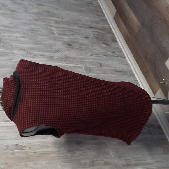 Redl and Black Tunic Top - Picture 2 of 3